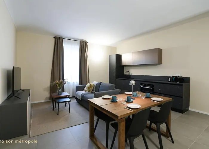 White Oasi, Trilocale A Torino